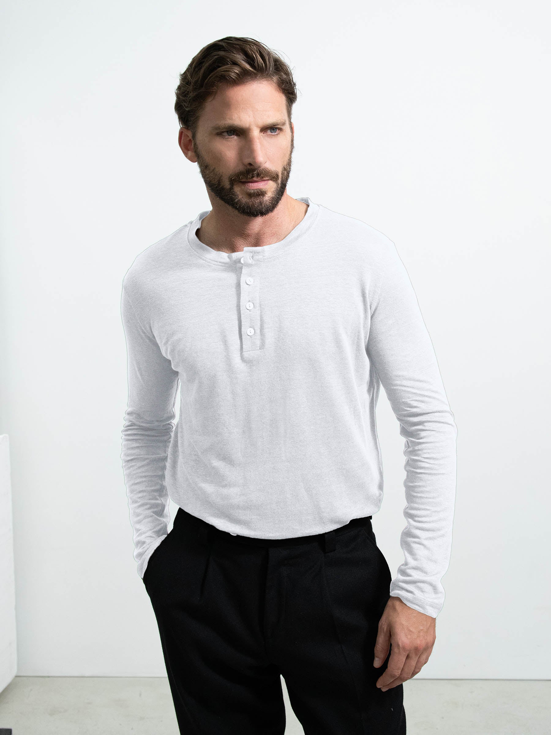 JAMAISLINSANSLAUTRE - T-shirt henley en lin
#couleur_blanc optique